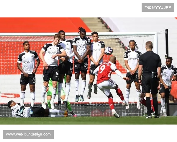 角球战术奏效,穆尼奥斯扫射助水晶宫客场领先狼队